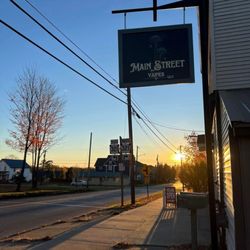 Main Street Vapes - Outside view