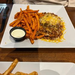 Back Alley - Chili burger and sweet potato fries