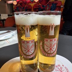 Hallmackenreuther - Ein wunderbares Kölsch vom Fass, gut temperiert und in Kölschstangen serviert.
