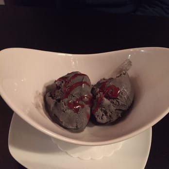 Pitahaya - Schwarze Sesam Eis - Vietnamese Near Me - Munich, BY Pitahaya - Schwarze Sesam Eis - Vietnamese Near Me - Munich, BY