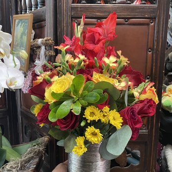 Maggie's Flowers - Beautiful red and yellow arrangement - Florists Near Me - San Fernando, California Maggie's Flowers - Beautiful red and yellow arrangement - Florists Near Me - San Fernando, California