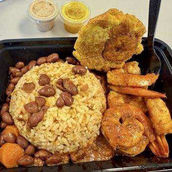 La Perla - Shrimp with Creole sauce - Camarones a la Criolla Rice & beans - Arroz con habichuelas Tostones - Puerto Rican Near Me - Castro Valley, California
