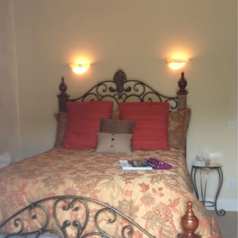Wilson Creek Manor - Riesling suite bed - Vacation Rentals Near Me - Temecula, California Wilson Creek Manor - Riesling suite bed - Vacation Rentals Near Me - Temecula, California