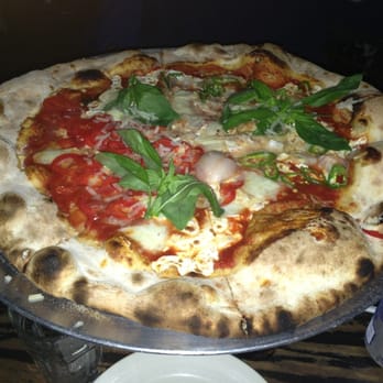 Lucali - Pizza Near Me - Brooklyn, New York
