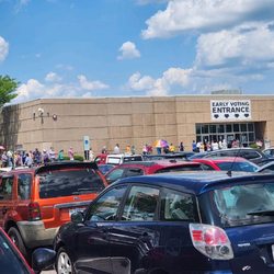 Franklin County Board Of Elections - Issue 1. Day 2 early voting line. 2023