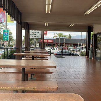 Lucky Boy - Seating area - Burgers Near Me - Pasadena, California
