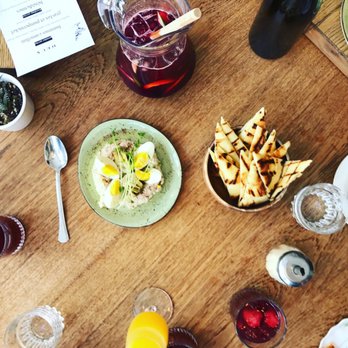 DEUX - Brunch pour un groupe le dimanche, sangria et hummus maison en entrée - Wine Bars Near Me - Sainte-Thérèse, Quebec DEUX - Brunch pour un groupe le dimanche, sangria et hummus maison en entrée - Wine Bars Near Me - Sainte-Thérèse, Quebec