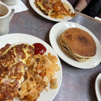 3 Decker Restaurant - Our two omelets look the same.  Pretty big, a tad overcooked -- but tasty.  Pancakes are average. - Diners Near Me - New York, New York
