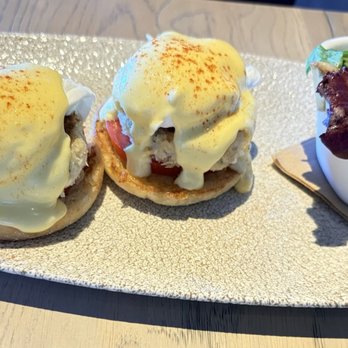 Ulu Kitchen - Crab cake Benedict - Hawaiian Near Me - Lahaina, Hawaii