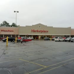 Winn-Dixie - The edifice of over-priced vittles.