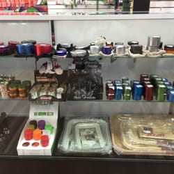 Marleys Smoke Shop - Lots of grinders