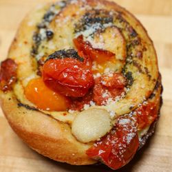 Leftie Lees - Confit Tomato & Pesto Bun @tiffhuangry
