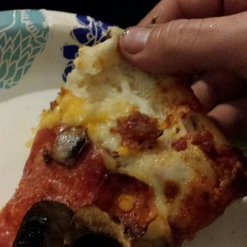 Round Table Pizza Order Food Online 60 Photos 136 Reviews Round Table Pizza Order Food Online