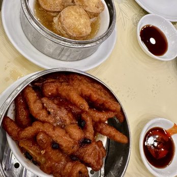 888 Seafood Restaurant - Chicken feet (bottom) and egg tofu and fish paste (top) - Dim Sum Near Me - Rosemead, California 888 Seafood Restaurant - Chicken feet (bottom) and egg tofu and fish paste (top) - Dim Sum Near Me - Rosemead, California