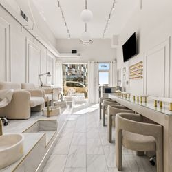 Dali Beauty Bar