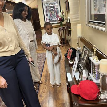 Mabrie Memorial Mortuary - An area is set up with photos and memorabilia of the departed. - Mortuary Services Near Me - Houston, Texas Mabrie Memorial Mortuary - An area is set up with photos and memorabilia of the departed. - Mortuary Services Near Me - Houston, Texas