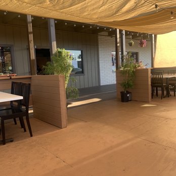 Mo Pho Mi - Outdoor dining patio. - Vietnamese Near Me - Costa Mesa, California Mo Pho Mi - Outdoor dining patio. - Vietnamese Near Me - Costa Mesa, California