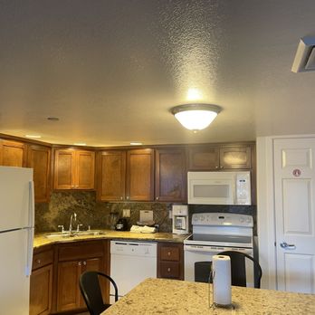 San Luis Bay Inn - Kitchen - Hotels Near Me - Avila Beach, California San Luis Bay Inn - Kitchen - Hotels Near Me - Avila Beach, California