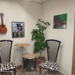 Studio 2220 - Entry-level Green Room