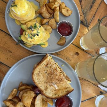 Cove House - Eggs Benedict & Breakfast Sandwich - New American Near Me - La Jolla, California Cove House - Eggs Benedict & Breakfast Sandwich - New American Near Me - La Jolla, California