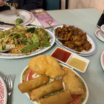 Mei's Chinese Restaurant - Chicken Chow Mein, fried garlic chicken, egg rolls, fried shrimp. - Chinese Near Me - Shell Beach, California Mei's Chinese Restaurant - Chicken Chow Mein, fried garlic chicken, egg rolls, fried shrimp. - Chinese Near Me - Shell Beach, California
