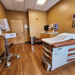 Queen's Island Urgent Care - Inside the medical room
