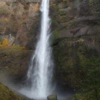 Multnomah Falls - 642 ft drop - Hiking Near Me - Bridal Veil, Oregon Multnomah Falls - 642 ft drop - Hiking Near Me - Bridal Veil, Oregon