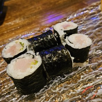 Kiwami Ramen Sushi - Yellowtail roll - Sushi Bars Near Me - Tampa, Florida Kiwami Ramen Sushi - Yellowtail roll - Sushi Bars Near Me - Tampa, Florida