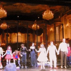 Schönbrunner Schlosstheater - Cast taking a bow