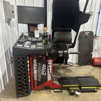 Gene's Tire & Wrecker - New tire balancer - Towing Near Me - Jackson, Tennessee Gene's Tire & Wrecker - New tire balancer - Towing Near Me - Jackson, Tennessee