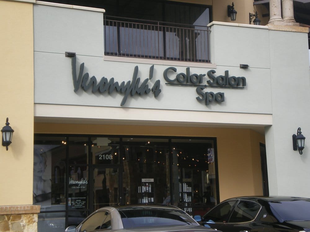 Veronyka's Color Salon & Spa Logo