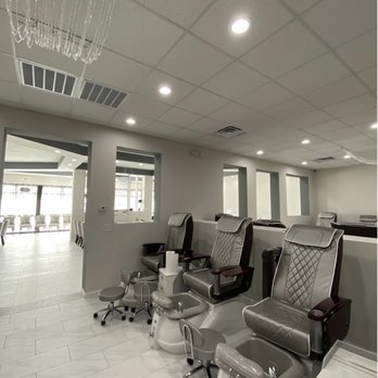 Luxe Nails - Pedicure Chairs - Nail Salons Near Me - Knoxville, Tennessee