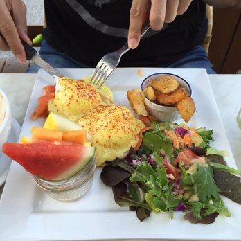 Bazar Café - Eggs Benedict. - Breakfast & Brunch Near Me - Montreal, Quebec