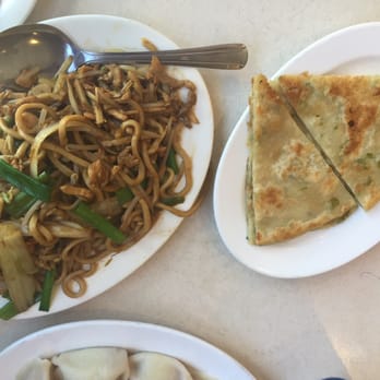 Dumpling House - Chow mien and the free onion pancake. - Shanghainese Near Me - Arcadia, California