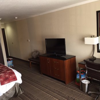 Radisson Hotel - Chatsworth - Hotels Near Me - Chatsworth, California