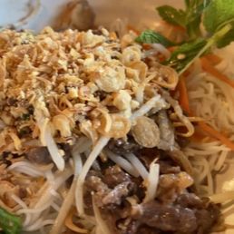 Vermicelli with lemongrass beef