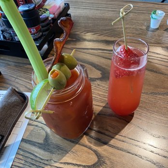 Another Broken Egg Cafe - Tito Bloody Mary/ Strawberry Mimosa - American Near Me - Gilbert, Arizona