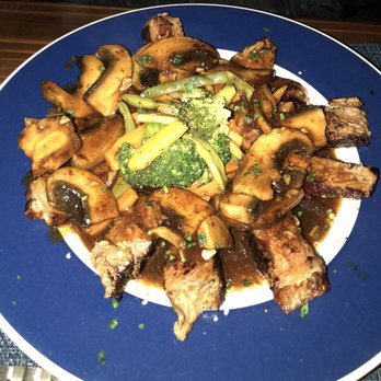 Casa d'Paco - TOP DISH shell steak slices sautéed with portobello mushrooms in a Jerez brandy DELICIOUS!!!! - Spanish Near Me - Newark, New Jersey