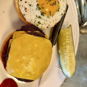 Au Cheval - Single Cheeseburger Farm Egg - Bars Near Me - Chicago, Illinois