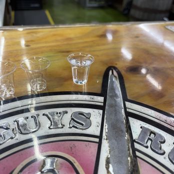 Tennessee Shine - Moonshine pour - Distilleries Near Me - Pigeon Forge, Tennessee