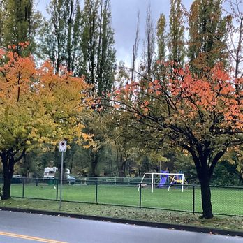Bell Park - Neighbourhood walk yesterday morning included a walk past Bell Park. - Parks Near Me - Burnaby, British Columbia Bell Park - Neighbourhood walk yesterday morning included a walk past Bell Park. - Parks Near Me - Burnaby, British Columbia