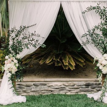 Aline Bichara Floral Studio - Photo Backdrop - Wedding Planning Near Me Aline Bichara Floral Studio - Photo Backdrop - Wedding Planning Near Me