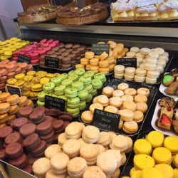 pâtisserie Savary - Les macarons!