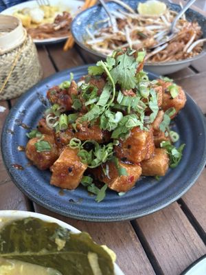 Gai Noi by null