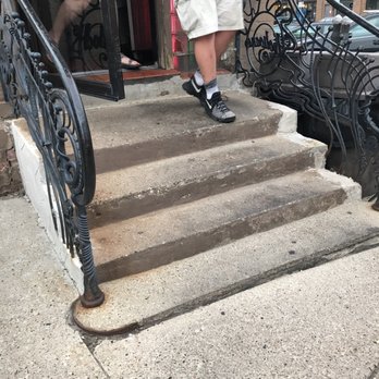 Hooligan's - Front door has 4-5 steps - Pubs Near Me - Milwaukee, Wisconsin