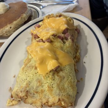 IHOP - Omelette with ham - Breakfast & Brunch Near Me - Kahului, Hawaii