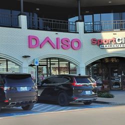 Daiso - Entrance