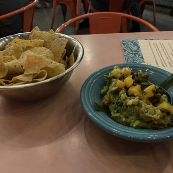 Uno Mas - Pineapple guacamole - Tex-Mex Near Me - Dallas, Texas