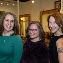 Asante Salon - Three gals got blow outs and look fabulous!