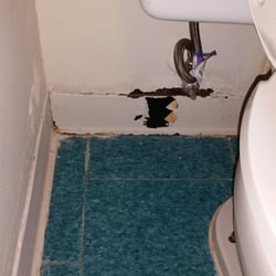 Desert Inn of Boulder City - Behind toilet.